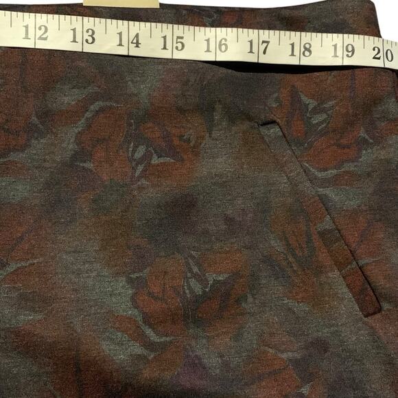 NWT Chico's Pants Women 3.5 (18) Slimming Ponte Cape Cod Floral Graphite Gray - Picture 7 of 9